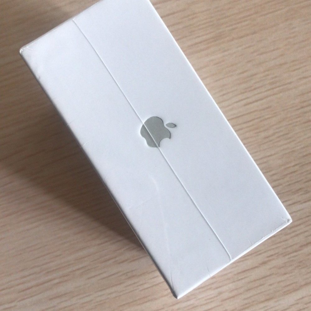 Apple's new headphones - Picture 5 of 13